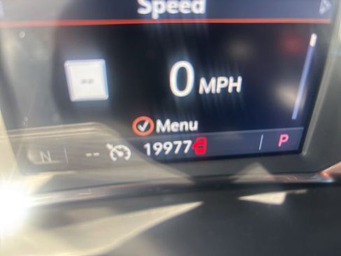 Used 2023 GMC Acadia SLT w/ Elevation Edition image 4