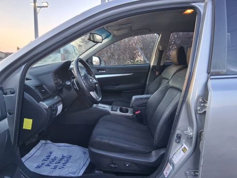 Used 2010 Subaru Outback 2.5i Premium AWD/4WD image 12