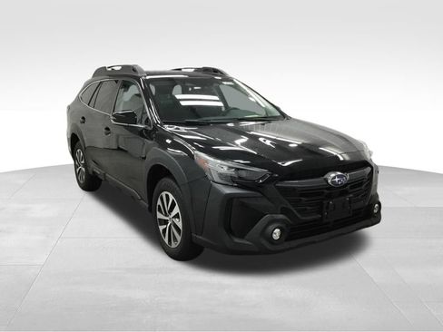 Used 2023 Subaru Outback Premium AWD/4WD image 3