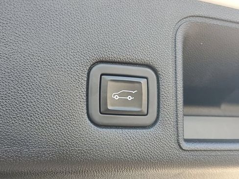 Certified 2021 GMC Terrain SLT w/ Infotainment Package II AWD/4WD image 9