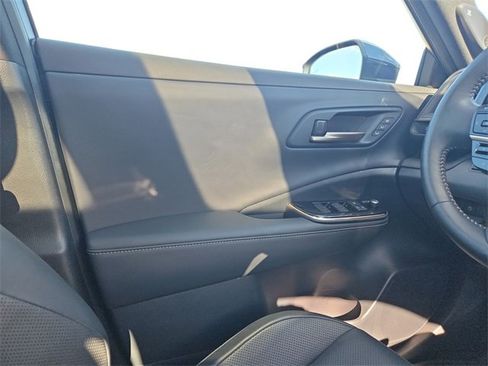 Used 2025 Toyota Crown Limited image 15