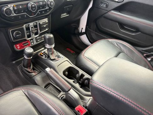 Used 2020 Jeep Gladiator Rubicon w/ Advanced Safety Group image 17