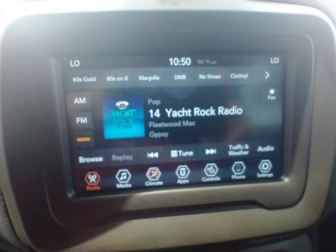 Used 2020 Jeep Renegade Latitude w/ Cold Weather Group image 26