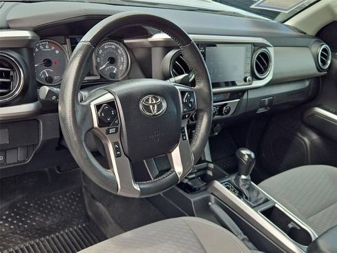 Used 2022 Toyota Tacoma SR5 RWD image 2