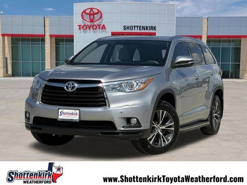 Used 2016 Toyota Highlander XLE FWD image 1