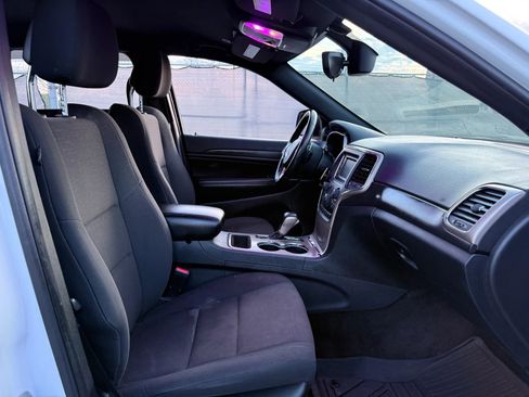 Used 2017 Jeep Grand Cherokee Laredo w/ Quick Order Package 23E image 18