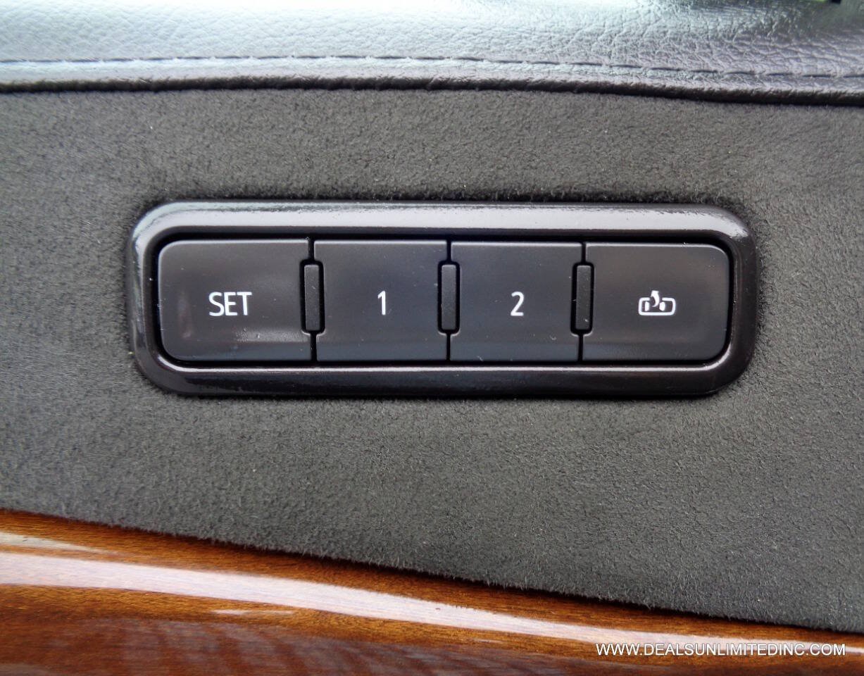 Used 2019 Cadillac Escalade ESV 4WD image 12
