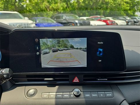 New 2025 Hyundai Elantra SEL image 17