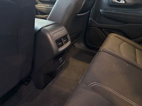 Used 2022 GMC Terrain SLE w/ Driver Convenience Package image 16