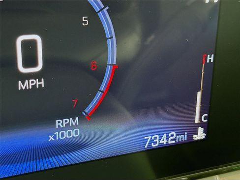 Used 2025 Chevrolet Trax LT w/ Driver Confidence Package FWD image 2