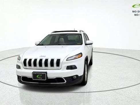 Used 2016 Jeep Cherokee Limited w/ Luxury Group FWD image 3