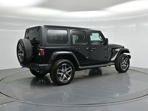 Used 2024 Jeep Wrangler Unlimited image 24