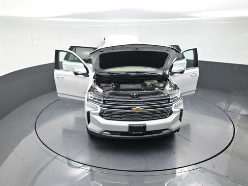 Used 2021 Chevrolet Tahoe Premier w/ Premium Package image 12