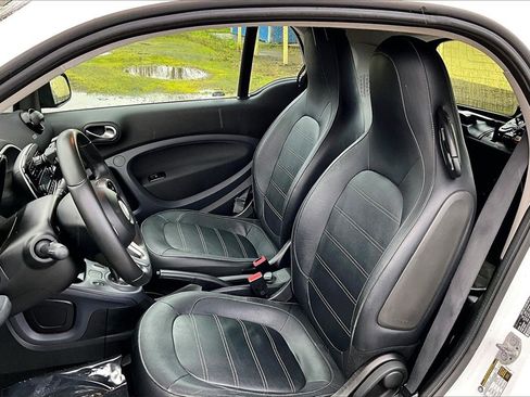Used 2016 smart fortwo Prime image 9