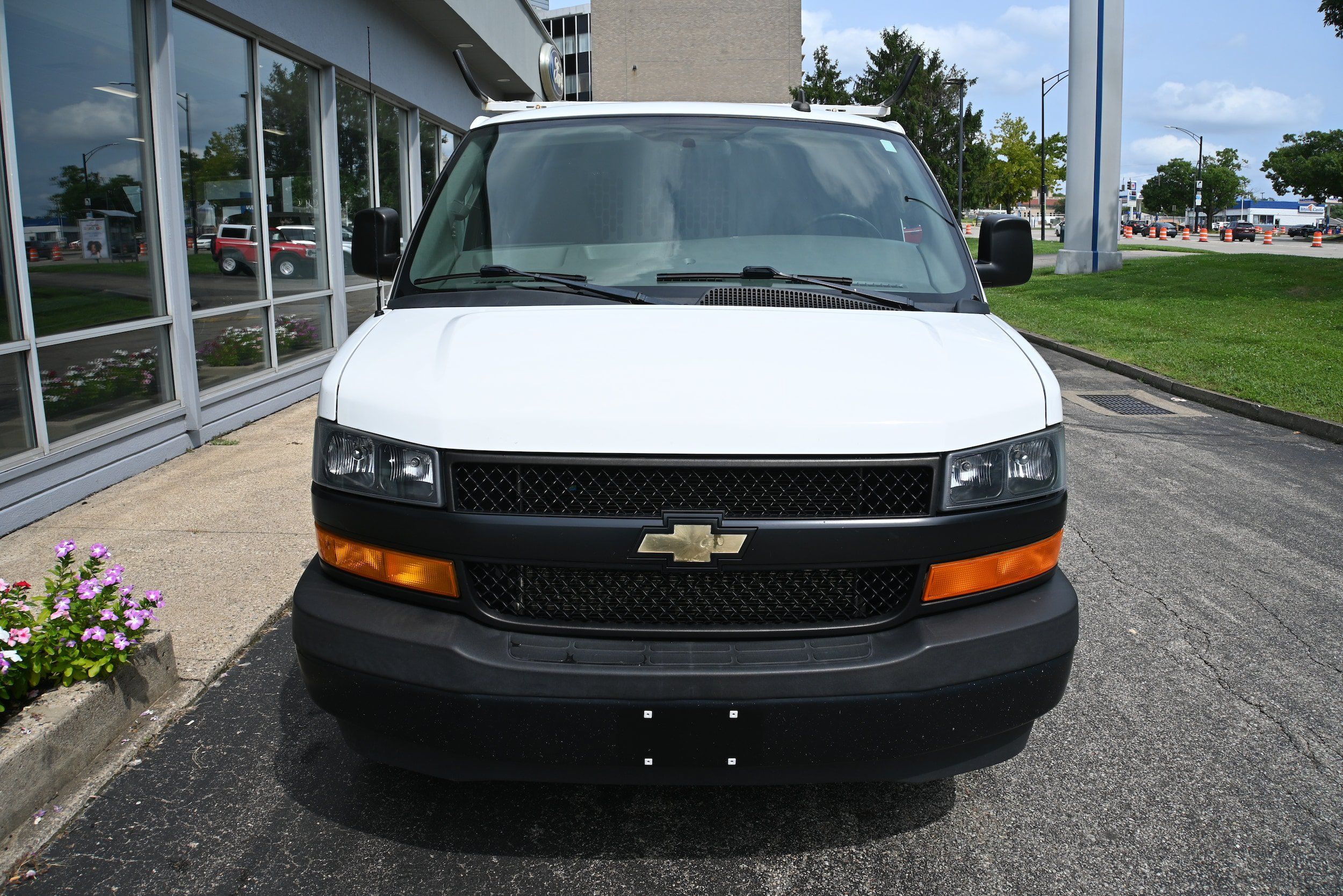 Used 2020 Chevrolet Express 2500 w/ Driver Convenience Package RWD image 3
