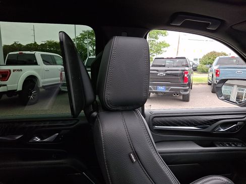 Used 2023 GMC Yukon XL Denali w/ Denali Reserve Package AWD/4WD image 13