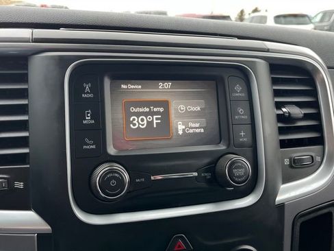 Used 2022 RAM 1500 Classic SLT AWD/4WD image 42