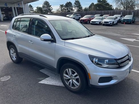 Used 2017 Volkswagen Tiguan S image 3