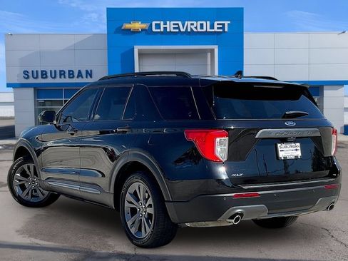 Used 2024 Ford Explorer XLT w/ Equipment Group 202A RWD image 3