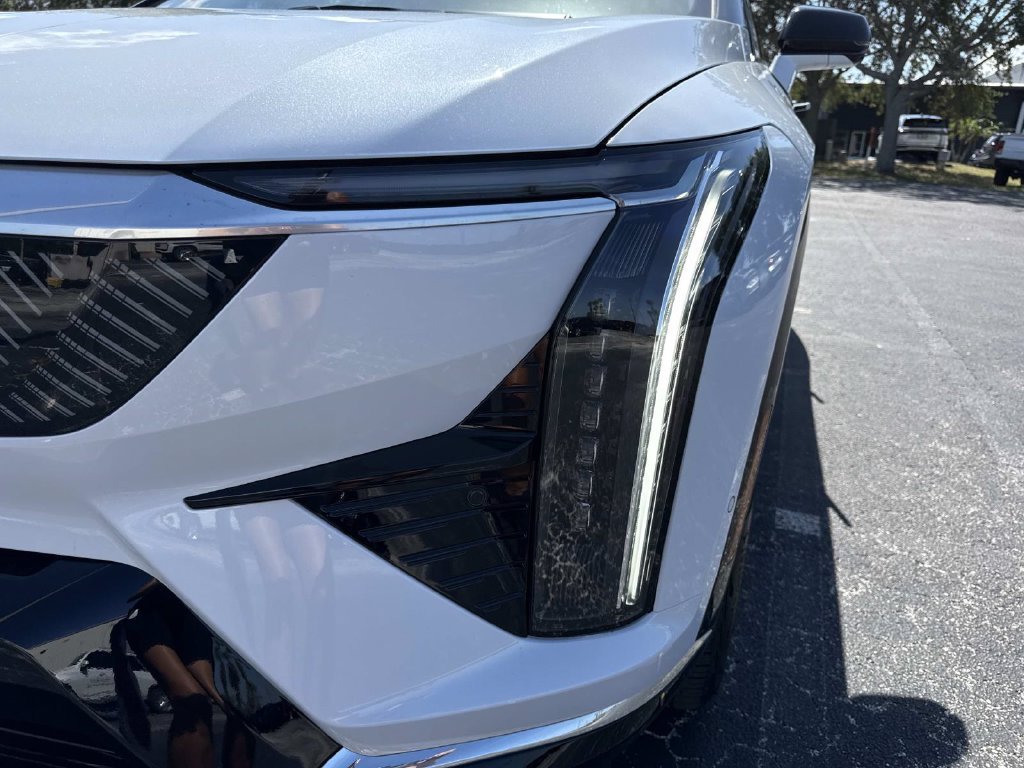 New 2027 Cadillac Optiq Luxury RWD image 9
