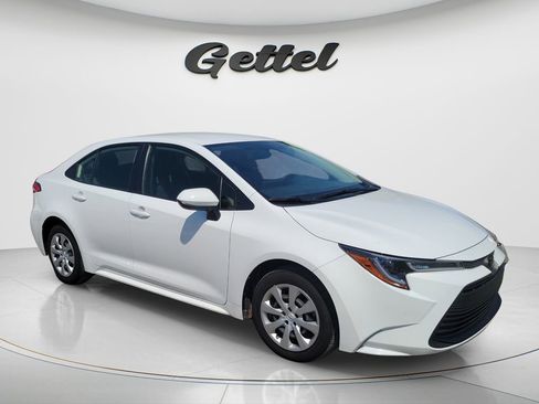 Used 2023 Toyota Corolla LE image 2