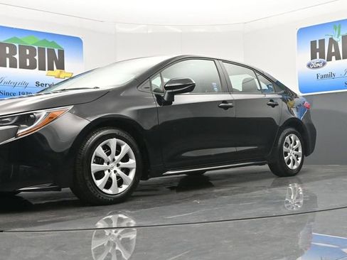 Used 2025 Toyota Corolla LE image 18