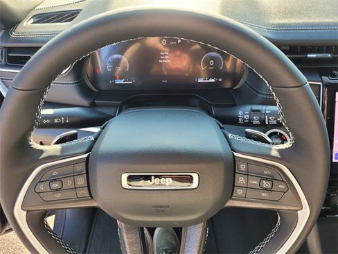 New 2025 Jeep Grand Cherokee Limited image 31