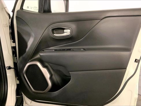 Used 2023 Jeep Renegade Latitude AWD/4WD image 25