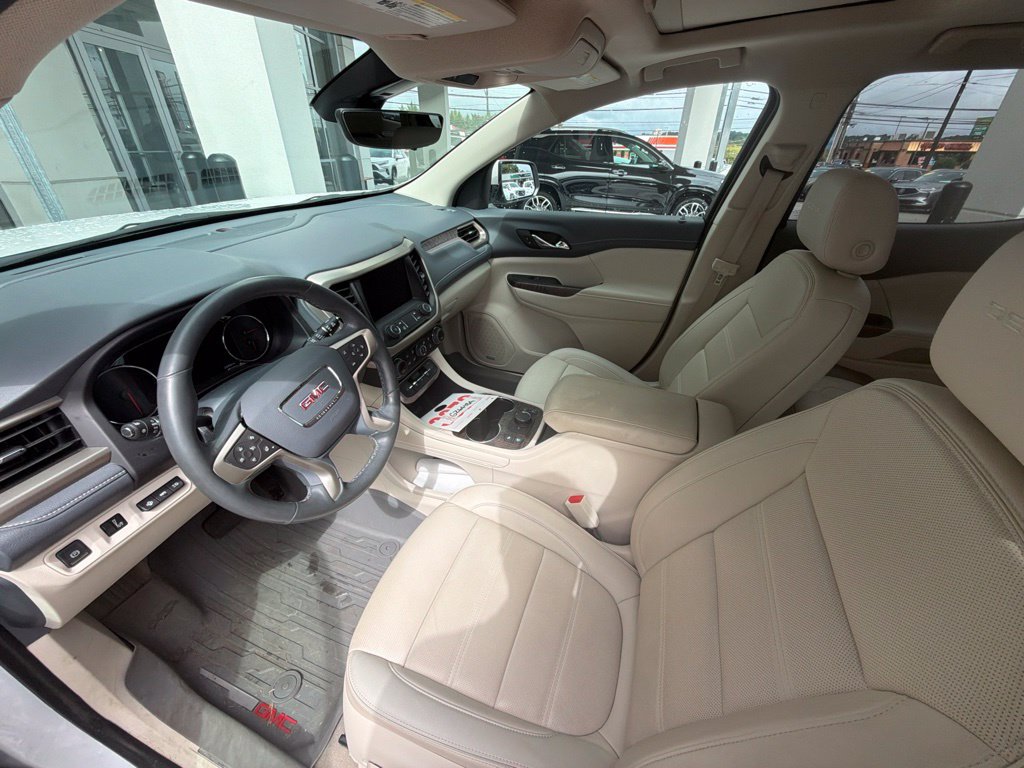 Certified 2023 GMC Acadia Denali w/ Denali Technology Package AWD/4WD image 4