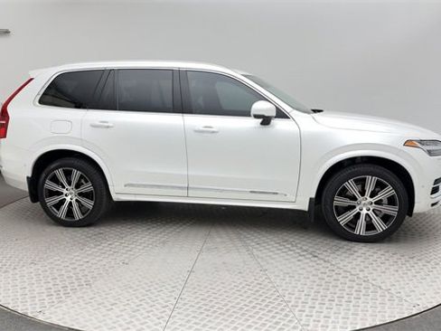 Certified 2024 Volvo XC90 T8 Ultimate w/ Protection Package Premier image 9