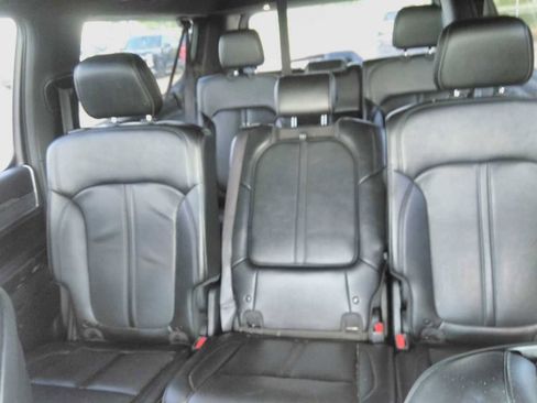 Used 2024 Jeep Wagoneer L Series II RWD image 10