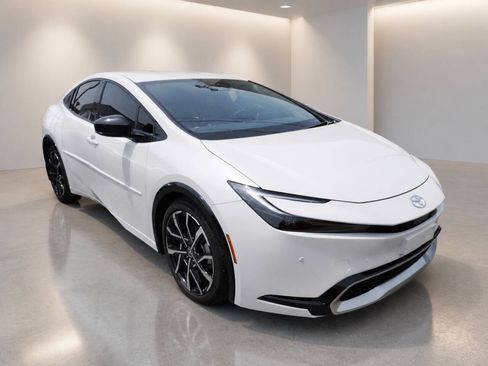Used 2025 Toyota Prius Plug-In Hybrid FWD image 1