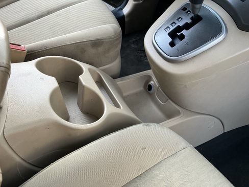 Used 2009 Kia Rondo LX image 28