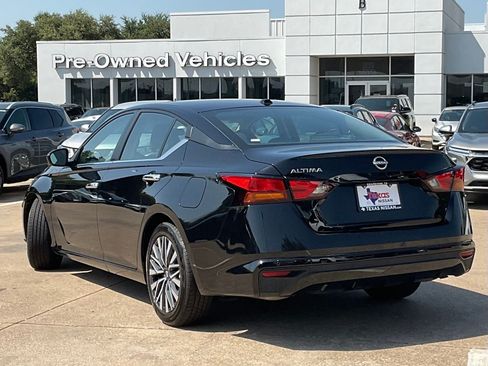 Used 2025 Nissan Altima 2.5 SV FWD image 6