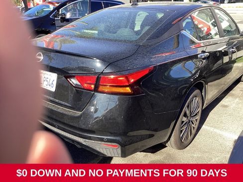 Used 2025 Nissan Altima 2.5 SV FWD image 9