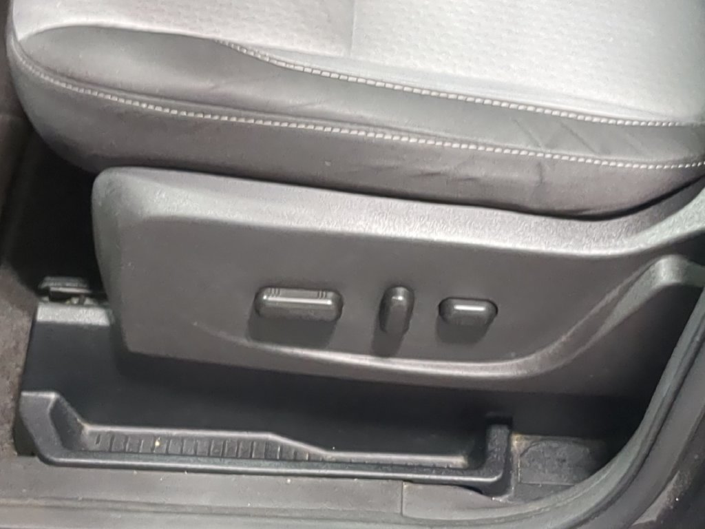 Used 2017 Ford Escape SE w/ Equipment Group 201A FWD image 21