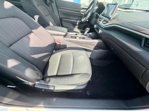 Used 2025 Nissan Altima 2.5 SV FWD image 17
