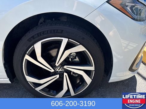 Used 2025 Volkswagen Jetta SEL FWD image 6