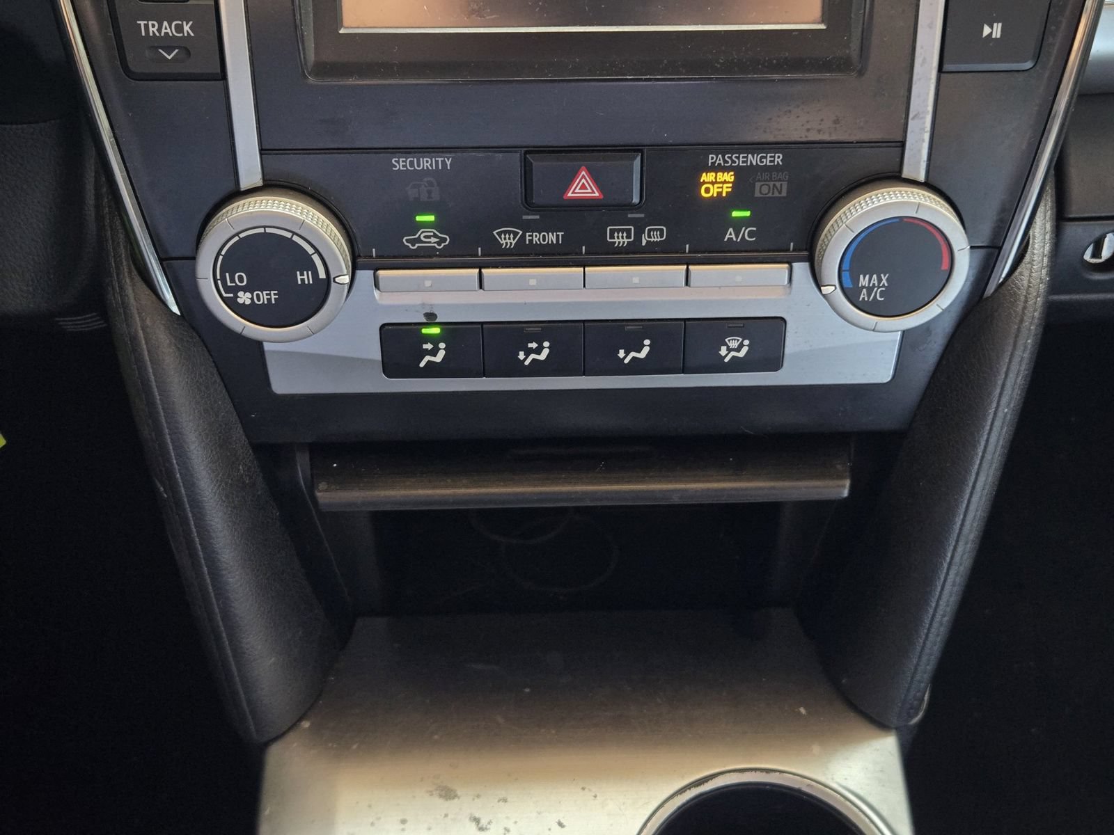 Used 2014 Toyota Camry SE FWD image 17