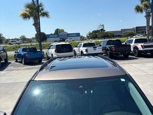 Used 2021 Ford Explorer XLT w/ Equipment Group 202A AWD/4WD image 11