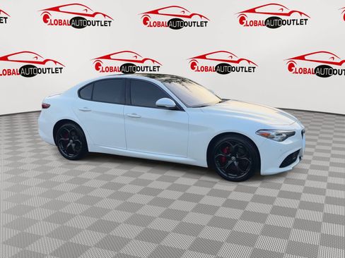 Used 2018 Alfa Romeo Giulia Ti Sport w/ Quick Order Package 22S Sport AWD/4WD image 2