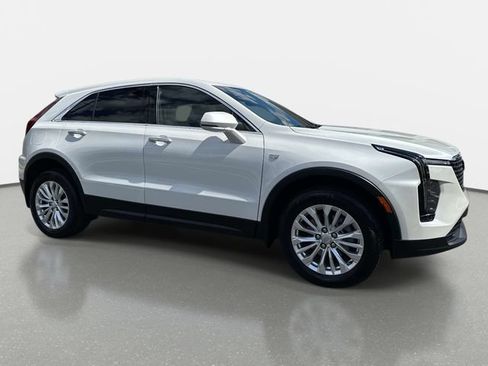Certified 2024 Cadillac XT4 Luxury w/ Cold Weather Package FWD image 7