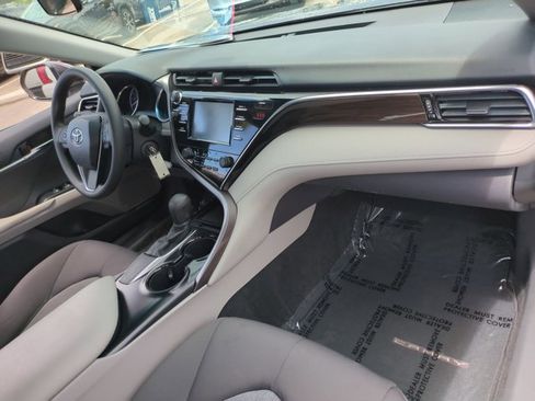 Used 2018 Toyota Camry LE image 20