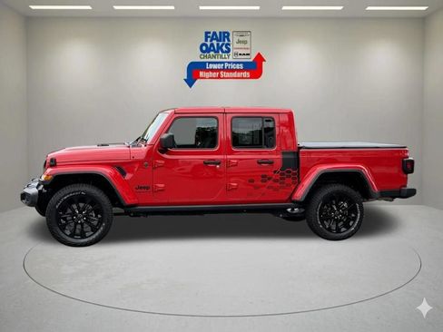 Used 2024 Jeep Gladiator Sport AWD/4WD image 13