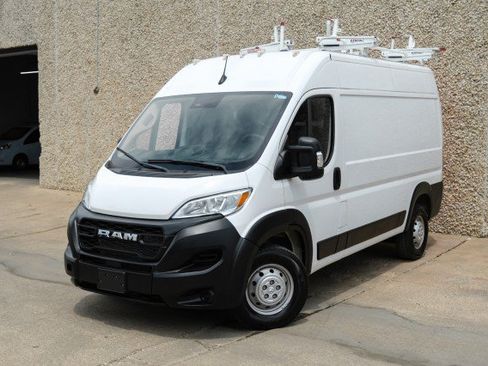 Used 2023 RAM ProMaster 2500 FWD image 2