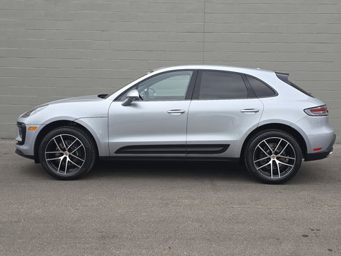 New 2026 Porsche Macan image 2
