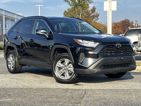 Used 2025 Toyota RAV4 XLE image 2