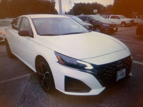 Used 2024 Nissan Altima 2.5 SR FWD image 1