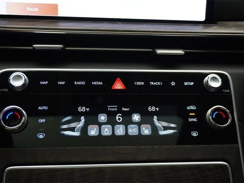 Certified 2025 Genesis GV80 2.5T Select AWD/4WD image 21