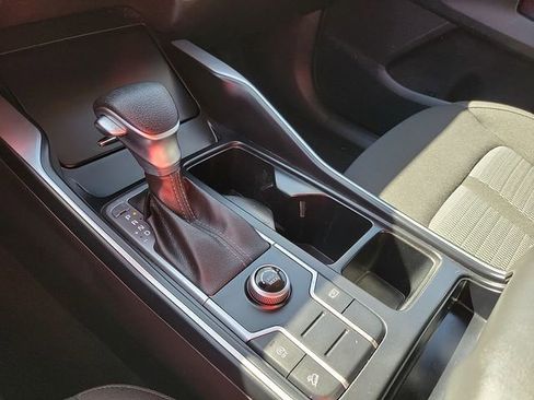 Used 2023 Kia Sorento LX image 18